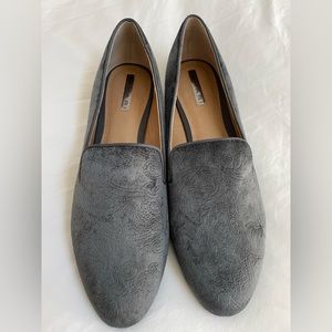 Tahari grey velvet slides sz 9